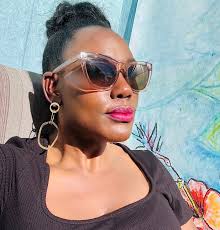 Sunning ☀️ #eastgoespink #boldlip @racdst1913