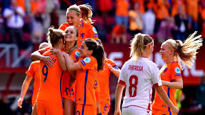 Hun favorieten bij de oranje leeuwinnen zijn shanice vd sanden, sherida spitse en lieke martens. Thuis Had Ik Ook Drie Vrouwen Maar Dit Is Toch Anders Nos