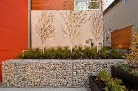 We have a large variety of natural stones, such as moss rock, and flagstone for your landscape projects in. 18 Beautiful Landscape Designs With Rocks Stones