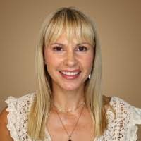 Veronica Dooley's Instagram, Twitter & Facebook