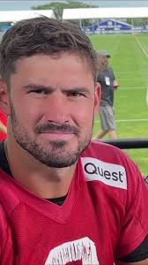 Daniel Jones Beard Rizz