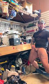 Horny Married Str8 Unloads A FAT One In Work Shed - ThisVid.com