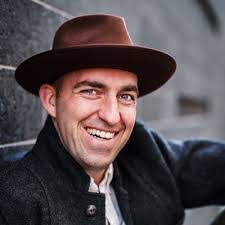 Barb Groth's Instagram, Twitter & Facebook