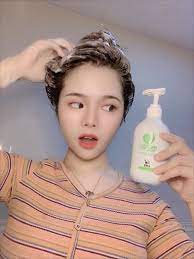 怕掉发 用蜗蜗 蜗蜗网红联盟 远芳推荐 每次用 蜗蜗纯姜洗发露 洗头都特别享受 觉得特别快乐凤姜的味道超好闻洗完头发柔软顺滑 超喜欢的 hand soap bottle hand soap soap bottle