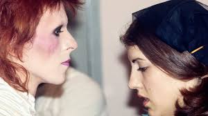 Lúc tôi để David Bowie đưa tôi lên giường, ông ấy bảo thân hình tôi kiểu  Rubenesque. Rồi ông ấy nói sẽ thích thú kể với vợ ông ấy, Angie, về chuyện