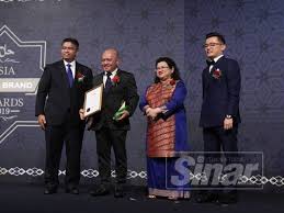 Dato' mohd hashim bin abdullah, warganegara malaysia, 58 tahun, dilantik sebagai pengarah pada 16 februari 2011. Beras Cap Rambutan Diiktiraf