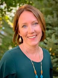 Maureen Mclaughlin's Instagram, Twitter & Facebook