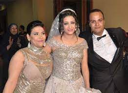 أعلنت الفنانة بدرية طلبة منذ قليل عن خضوع الفنان شريف دسوقي لعملية جراحية تم خلالها بتر ساقه. Ø¨Ø§Ù„ØµÙˆØ± Ø¨Ø¯Ø±ÙŠØ© Ø·Ù„Ø¨Ø© ØªØ­ØªÙÙ„ Ø¨Ø²ÙØ§Ù Ø§Ø¨Ù†ØªÙ‡Ø§ ÙˆØªØ±ØªØ¯ÙŠ Ù†ÙØ³ ÙØ³ØªØ§Ù† Ø§Ù„Ø¹Ø±ÙˆØ³