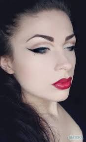 Leah Busby's Instagram, Twitter & Facebook