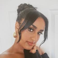 Janelle Henderson's Instagram, Twitter & Facebook