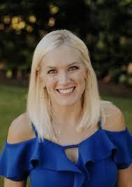 Aline Venturin's Instagram, Twitter & Facebook