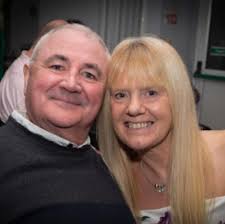 Hi, anyone know any mobile make up artists free