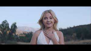 The mtv starlet made sure to update her fans and followers on the incident with her teeth following her appearance at husband. Travis Barker S Daughter Alabama Releases Second Song And Music Video Heartbreaker Exclusive Entertainment Tonight