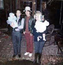 Nov 23, 2019 · 2. Bob Dylan Sara Dylan Their Kids And George Harrison Kinder Familie Ist Eltern