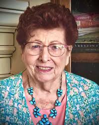 Georgia Biggs's Instagram, Twitter & Facebook