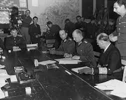 Pendant que les tirailleurs algériens fêtaient la victoire, en france, contre le nazisme.leurs fr. Tag Der Befreiung Wikipedia