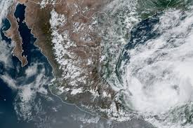 El ciclón (un huracán, con vientos que giran en círculos) obtiene energía cuando el aire húmedo se condensa. Tormenta Tropical Cristobal Amenaza El Golfo De Mexico 24 Horas