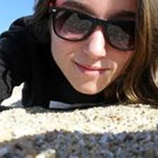 Diana Avelar's Instagram, Twitter & Facebook