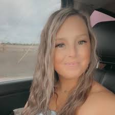 Best place for a spray tan that won't make me orange?! How long do they  typically last?! Beach trip coming up and I don't wanna blind everyone with  my pale legs 😂