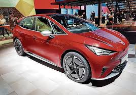 La cupra born est dotée de technologies de pointe telles qu'un affichage tête haute avec réalité augmentée. Neuigkeiten Von Seat Und Cupra Nurtinger Zeitung