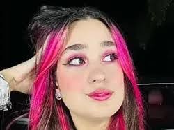 Emily Vick's Instagram, Twitter & Facebook