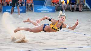 Laura ludwig of germany celebrates with teammate kira walkenhorst after defeating canada in a women's quarterfinal match on day 9 of the rio 2016. Beachvolleyball Wm 2019 In Hamburg Laura Ludwig Ist Die Mucki Mama Sport Mix Bild De