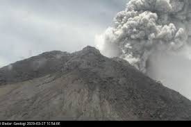 Selain gempa guguran, gunung merapi juga mengalami satu kali gempa hybrid atau gempa fase banyak dengan amplitudo 5 mm selama 9 detik, dan dua kali gempa. Mount Merapi Erupts Status Remains On Alert Sci En Tempo Co Tempo Co