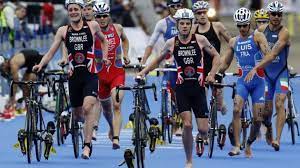 Il triathlon olimpico è la distanza che rappresenta il triathlon alle olimpiadi. World Triathlon Propoe Provas Com Eliminacao Para Programa O Olimpico De Paris 2024 Surto Olimpico