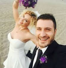 Bir zamanların iddialı yarışmacısı, şimdi evli, mutlu ve çocuklu bir genç kadın. Arka Sokaklar Oyuncusu Pinar Aydin In Simdiki Hayati Magazin Haberleri Ntv