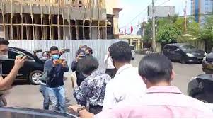 Mendiang akidi tio yang merupakan keturunan tionghoa, mempunyai 7 orang anak. Mzam0qrnzc1 Rm