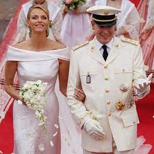 Abiti da sposa a confronto. Charlene Di Monaco Non Torna A Casa Per L Anniversario Di Matrimonio
