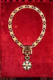 Cette poussée créatrice souligne la naissance de la raison humaine. Ordre National De La Legion D Honneur Wikipedia