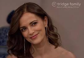 This shirt looks ridiculous. He needs to tuck it in.