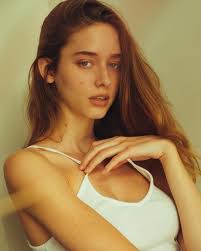 Elissa Williams's Instagram, Twitter & Facebook