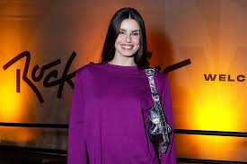 Rock in Rio 2026: Camila Queiroz revela saudade das novelas e dificuldade para se afastar da filha