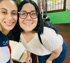 Ella es una persona realmente hermosa. A Joselyn Ortiz la conocí cuando  decidí hacer la Maestría en Relaciones Públicas y desde el primer día  hicimos click. Minquerida “profe” me enseñó, además de