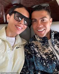 879,253 likes · 11,592 talking about this. Cristiano Ronaldo S Girlfriend Georgina Rodriguez Puts On A Busty Display In Blush Monokini Aktuelle Boulevard Nachrichten Und Fotogalerien Zu Stars Sternchen