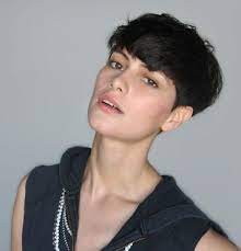Lancez vous dans une coupe courte au bol cet hiver. Coupe Courte Hair Inspiration Stylish Haircuts Short Hair Styles