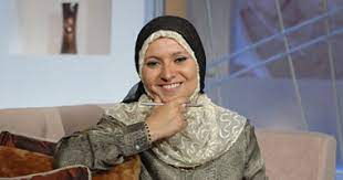علقت الدكتورة هبة قطب، استشاري العلاقات الأسرية، على الفيديو المتداول لأبنتها دينا هشام، والذي ظهرت خلاله في حزن شديد بعد منعها من نزول الحمام السباحة بـالبوركيني، قائلة: Ù‡Ø¨Ø© Ù‚Ø·Ø¨ Ù„Ù€ Ø´Ø§Ø¨ Ù…Ù‚Ø¨Ù„ Ø¹Ù„Ù‰ Ø§Ù„Ø²ÙˆØ§Ø¬ Ø§Ù„Ø¹Ø§Ø¯Ø© Ø§Ù„Ø³Ø±ÙŠØ© Ù…Ø±Ø© ÙˆØ§Ø­Ø¯Ø© ØªÙƒÙÙ‰ Ø§Ù„ÙŠÙˆÙ… Ø§Ù„Ø³Ø§Ø¨Ø¹