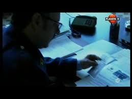 Entre ces deux dates, une longue cavale, ponctuée de deux condamnations à mort, d'une arrestation et d'une évasion, d'années partagées entre la réclusion volontaire et l'errance, de démarches sans nombre conduites. Tous Les Documentaires Paul Touvier En Streaming Les Docus Com