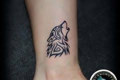 Mikra Tatoyaz Acanomuta Tattoo Studio Wolf Tattoos Small Wolf Tattoo Wolf Tattoos For Women