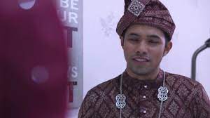 Antara pelakon teraju utama watak dalam drama ini ialah emma maembong, hafreez adam, mawar rashid, raf yaakob,jalaluddin hassan,feiyna. Pencuri Cinta Kelas Satu Episod 4 Youtube