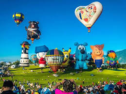 202 1台東熱氣球嘉年華又即將登場啦!每年都在台東鹿野高台舉行的 台灣國際熱氣球嘉年華 是台東旅遊年度盛事，而2021年的活動時間從 7/3~8/8為期37天 ， 光雕音樂會場次(共七場)也已經出爐 ，將有各種奇特造型的熱氣球無敵吸睛。. æ´»å‹• 2020å°æ±ç†±æ°£çƒå˜‰å¹´è¯ä¾†å•¦ æ€Žéº¼åŽ» æ€Žéº¼çŽ©é€šé€šå'Šè¨´ä½ 