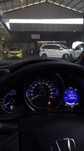 Sediakan mobil yang nantinya digunakan untuk latihan, sebaiknya pilih mobil dengan ukuran bodi yang besar seperti kijang innova, serta pilih yang masih menggunakan transmisi manual. 79 Ide Pap Nyetir Mobil Di 2021 Mobil Fotografi Perjalanan Fotografi Jalanan