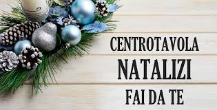 Un piatto dorato (il colore può variare a seconda del tono dominante della vostra tavola). I Centrotavola Fai Da Te Per Natale Per Sorprende Tutti I Parenti