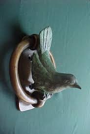 Epingle Par Yolonda Infj Thomas Sur Doorknockers Portes Uniques Bouton De Porte Vieilles Portes