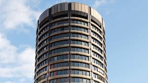 Banken sind angehalten, ihr kernkapital zu stärken und ihre risikodeckung zu verbessern (basel iii). Europas Banken Fehlen 135 Milliarden Euro