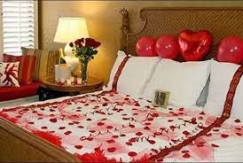 Seguramente ya comenzaste a pensar en la decoración para el día de san valentín, por eso nosotros te iremos dando algunas ideas para que puedas sorprender a la persona que amas con todo tu corazón y que es tan especial en tu. Ideas Para Decorar Una Habitacion El Dia De San Valentin Camas Romanticas Decorar Camas Habitacion Romantica