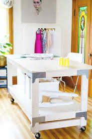 Pin Pada Sewing Tables