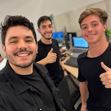 Acabei de perder uma aposta. Não me leve a mal, eu não sou homem de  apostar. No geral, evito vícios — nem sempre consigo, mas, no geral, evito.  Três meses atrás, chamei